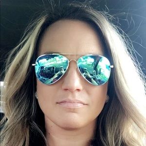 Meet your Posher, Christie